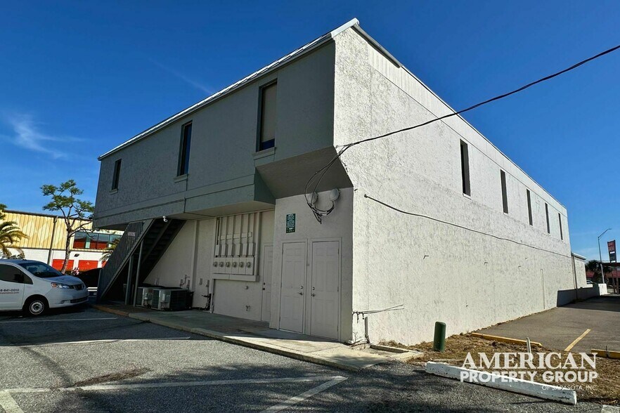 More Photos Of 7910 N Tamiami Trl, Sarasota Office For Lease