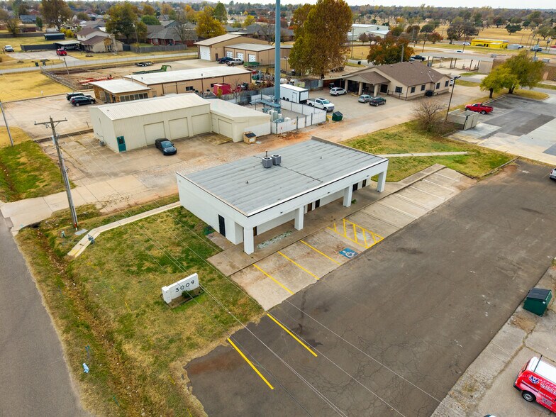 More Photos Of 3009 Epperly Dr, Oklahoma City Office For Sale