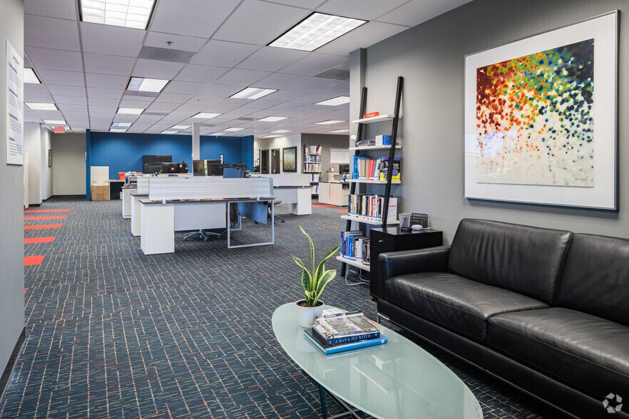 More Photos Of 9355-9375 Dielman Industrial Dr, Olivette Showroom For Lease