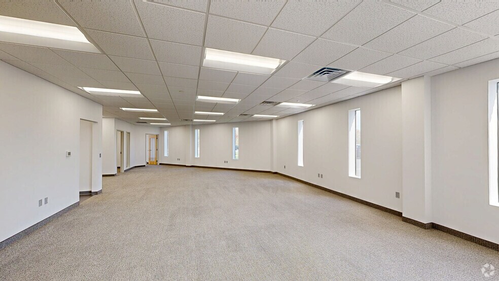 Primary Photo Of 274-300 Raritan Center Pky, Edison Warehouse For Lease