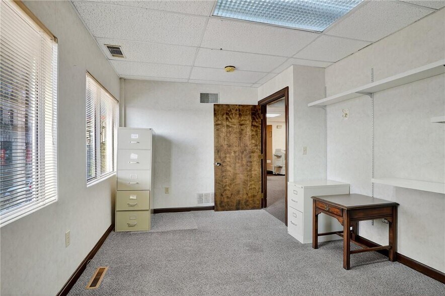 More Photos Of 29 E Beau St, Washington Medical For Sale