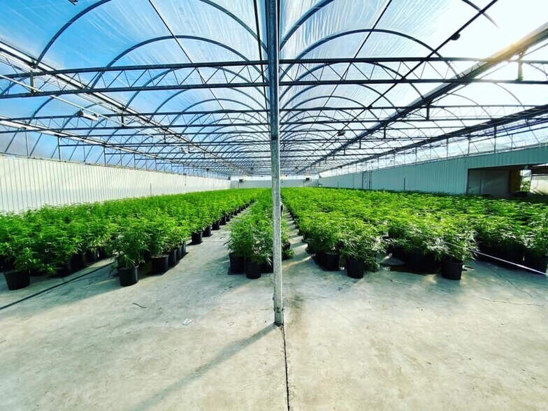 More Photos Of 609-621 E Maple Ave, Newark Light Manufacturing For Sale