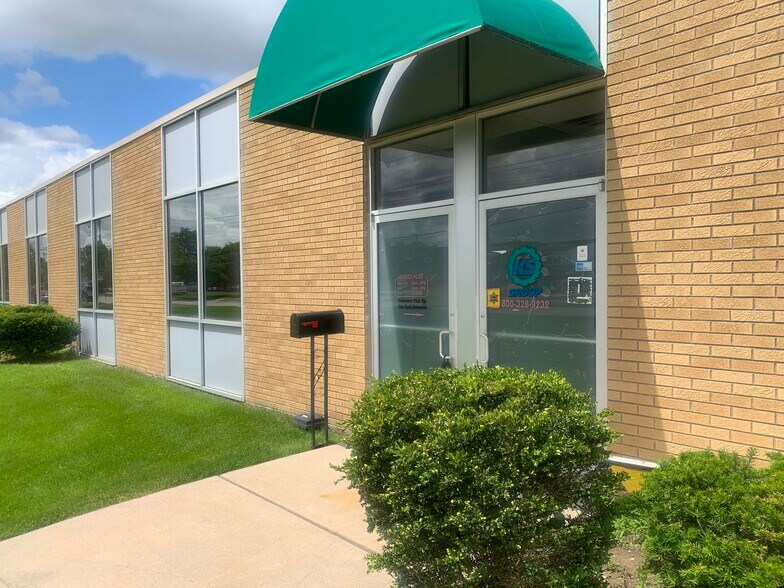 More Photos Of 11445 Stephens Rd, Warren Industrial For Sale