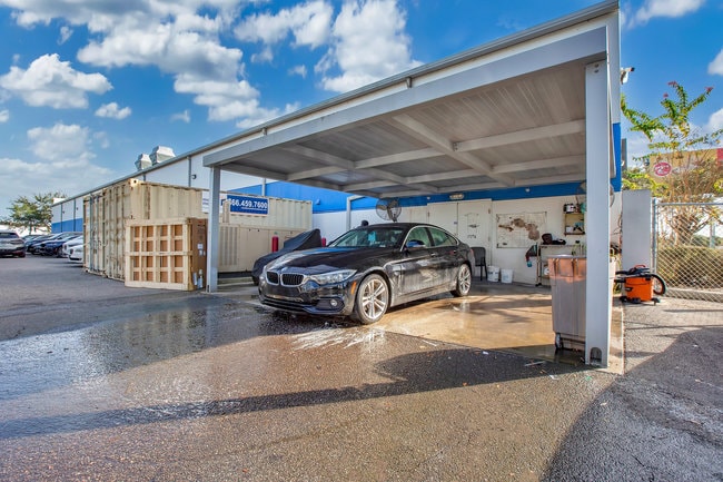 More Photos Of 4429 N John Young Pkwy, Orlando Warehouse For Sale