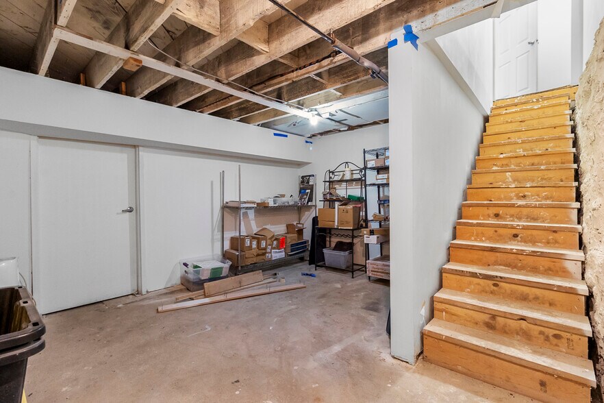 More Photos Of 1119-1123 Merriam Ln, Kansas City Office For Sale