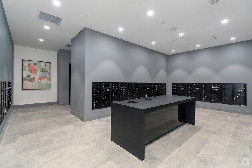 More Photos Of 1550 NW Naito Pky, Portland Apartments For Lease