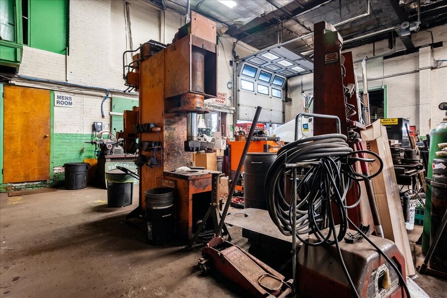 More Photos Of 368 Central Ave, Albany Auto Repair For Sale