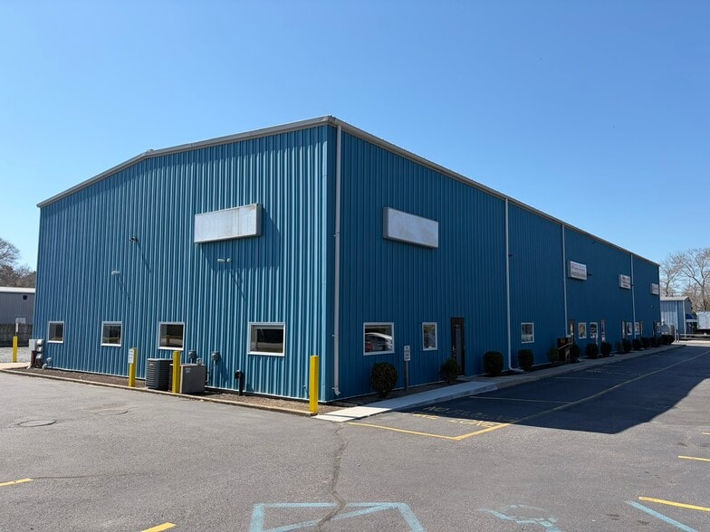 Primary Photo Of 66 Old Country Rd, Quogue Warehouse For Lease