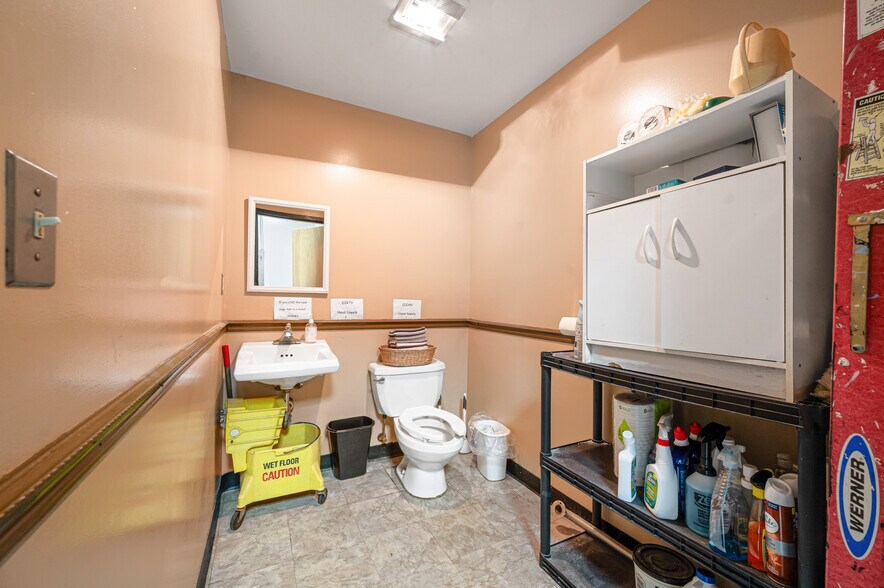 More Photos Of 1508-1574 N Mitchell St, Cadillac General Retail For Sale