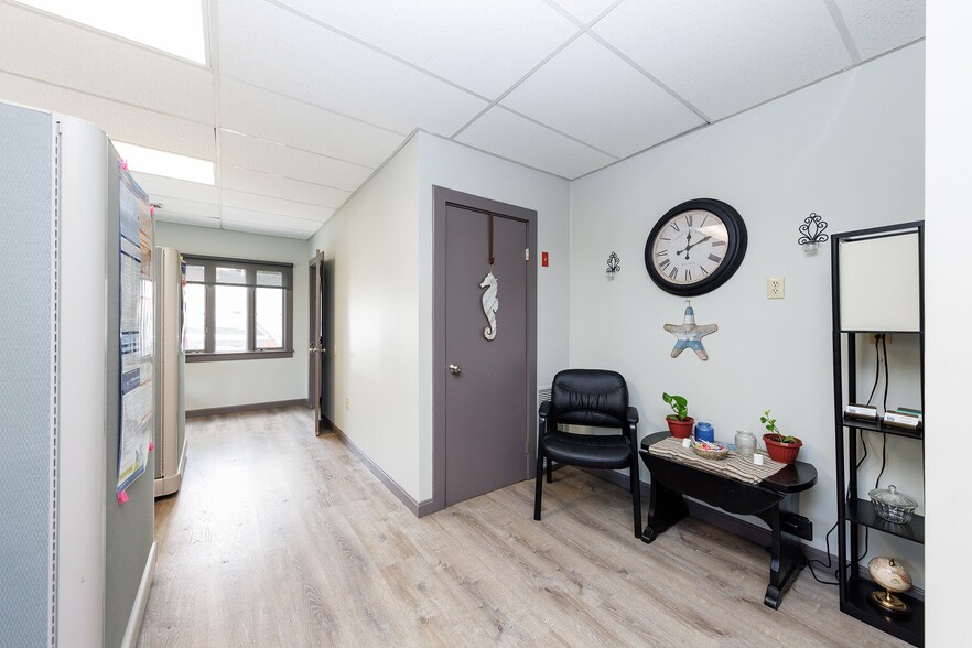 More Photos Of 144 S Main St, Brooklyn Medical For Lease