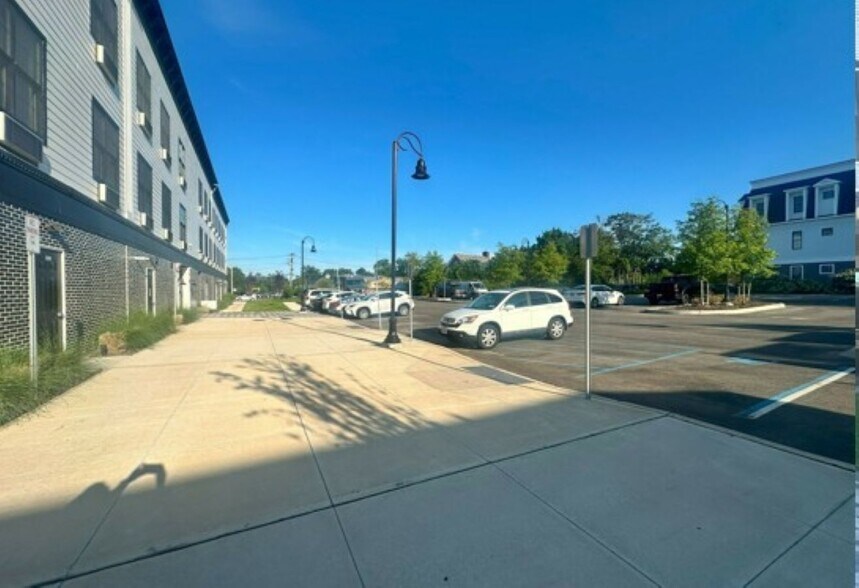 More Photos Of 102 W Main St, Smithtown Apartments For Lease