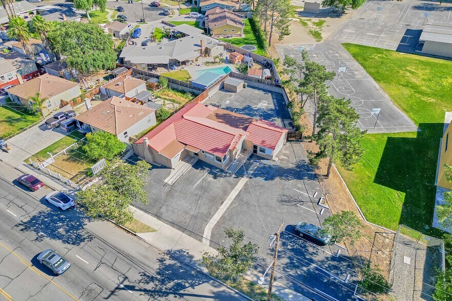 More Photos Of 5430 Arlington Ave, Riverside Storefront Retail Residential For Sale