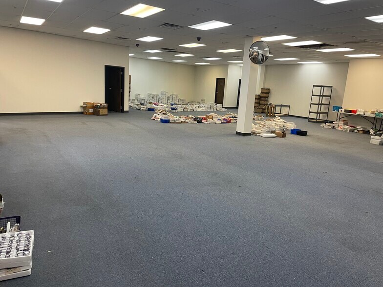 More Photos Of 2600 Northaven Rd, Dallas Warehouse For Lease