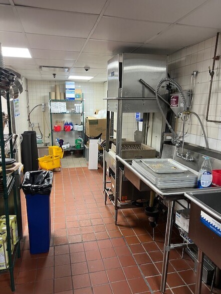 More Photos Of 1645-1659 Third Ave, New York Office For Lease