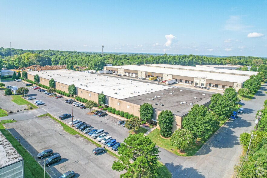 More Photos Of 807 Pressley Rd, Charlotte Unknown For Lease