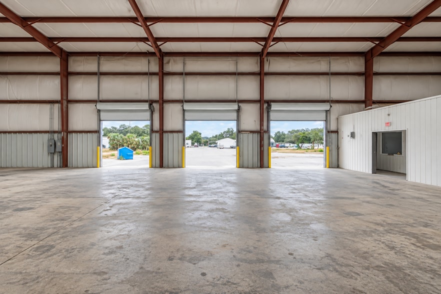 More Photos Of 2101 42nd St NW, Winter Haven Warehouse For Lease