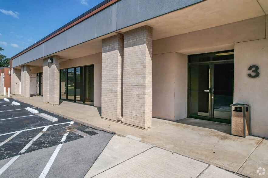 More Photos Of 13500 Midway Rd, Farmers Branch Unknown For Lease