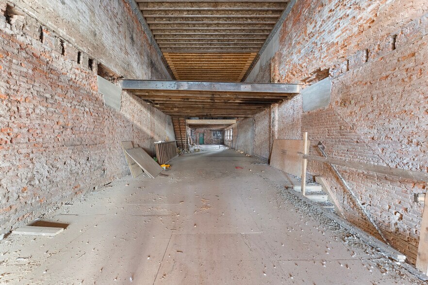 More Photos Of 58 King St E, Hamilton Storefront Retail Office For Sale