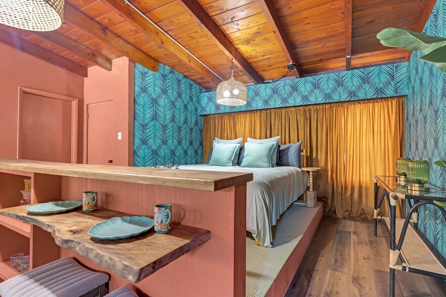More Photos Of 243 61st St, Marathon Hotel For Sale