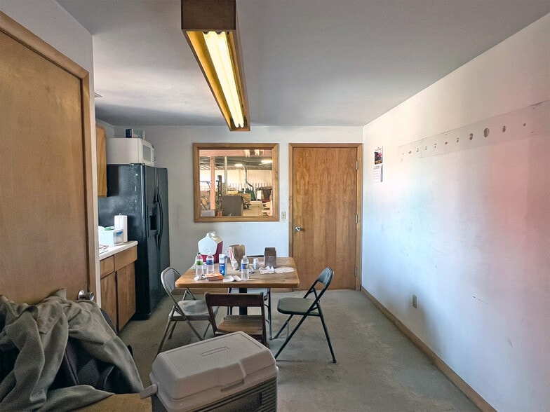 More Photos Of 9711 Perry Hwy, Waterford Warehouse For Sale