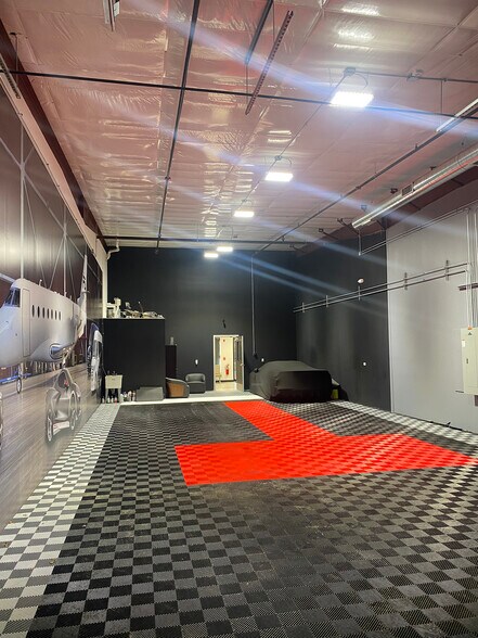 More Photos Of 70 Stonehill Rd, Oswego Warehouse For Lease
