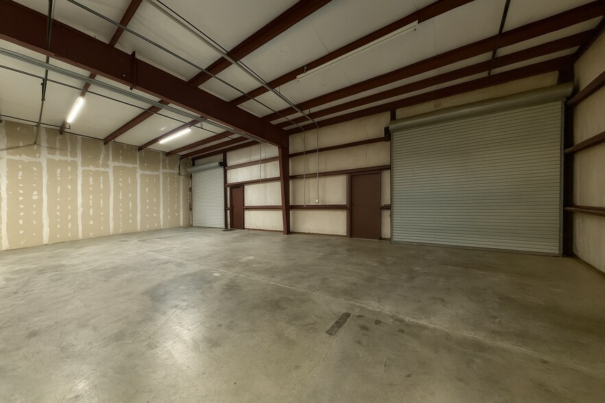 More Photos Of 9876 Main St, Woodstock Flex For Lease