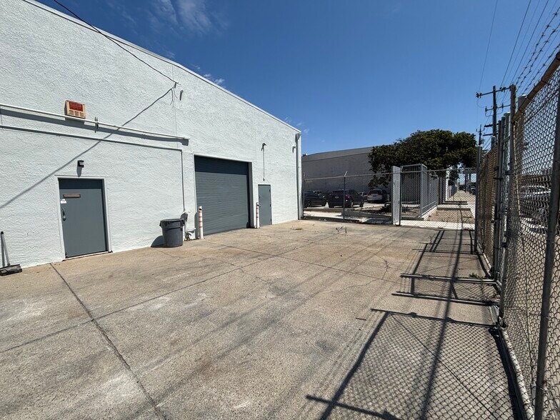 More Photos Of 1562-1566 Bancroft Ave, San Francisco Warehouse For Lease