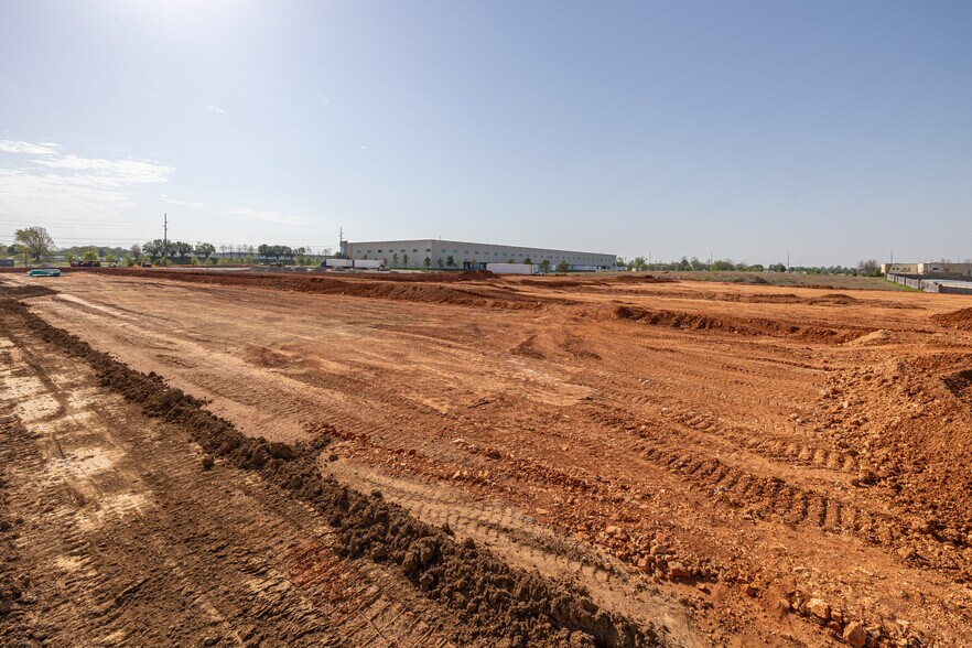 More Photos Of 5100 SW Regional Airport Blvd, Bentonville Warehouse For Lease