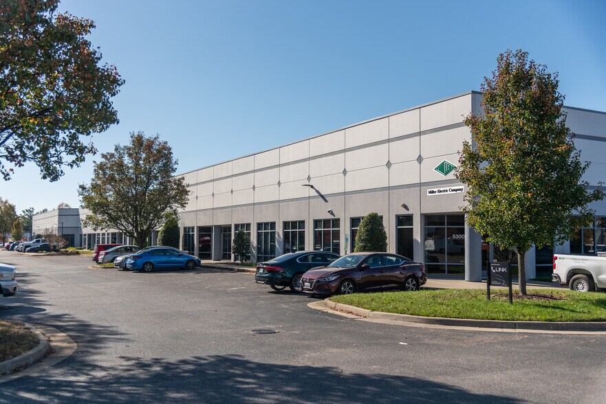 More Photos Of 5300-5390 S Laburnum Ave, Richmond Light Distribution For Lease