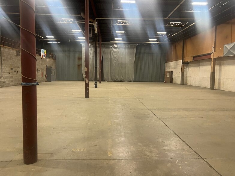 More Photos Of 1020-1060 Saw Mill Run Blvd W, Pittsburgh Warehouse For Sale