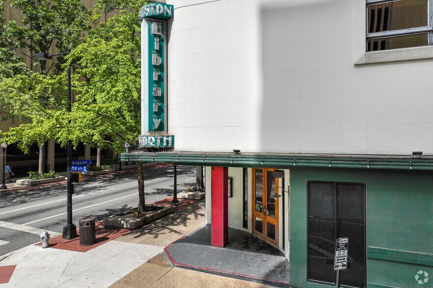 More Photos Of 611 Houston St, Fort Worth Bar For Lease