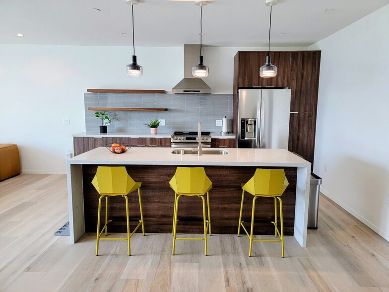 More Photos Of 285 Lucas Ave, Los Angeles Hotel For Sale