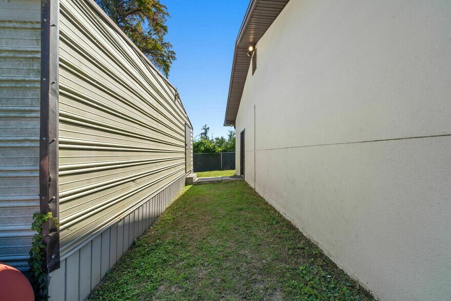 More Photos Of 726 Airport Rd, Panama City Loft Creative Space For Lease