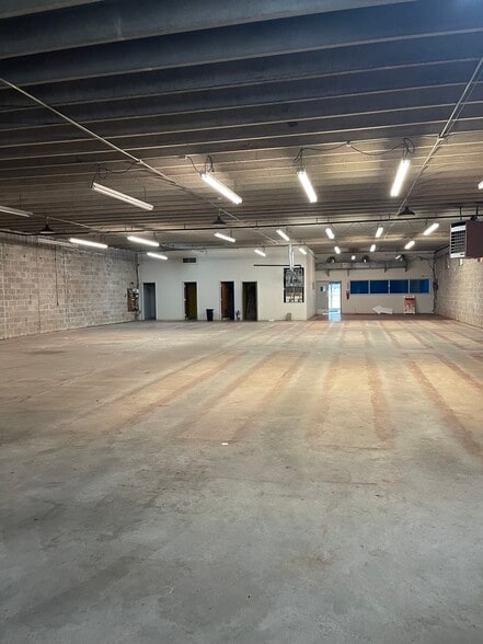 More Photos Of 6301 Choctaw Dr, Baton Rouge Warehouse For Sale