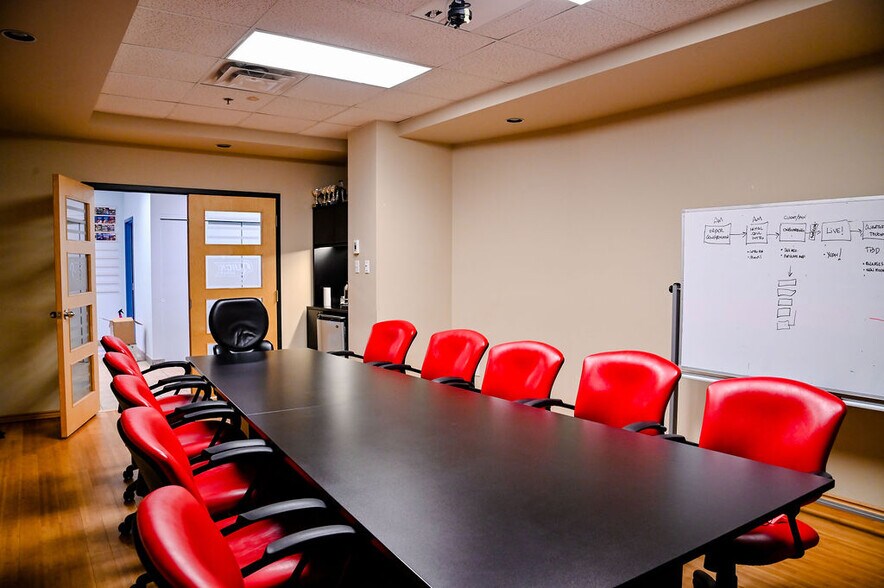 More Photos Of 1855 Rue Saint-Régis, Dollard-des-Ormeaux Office For Sale