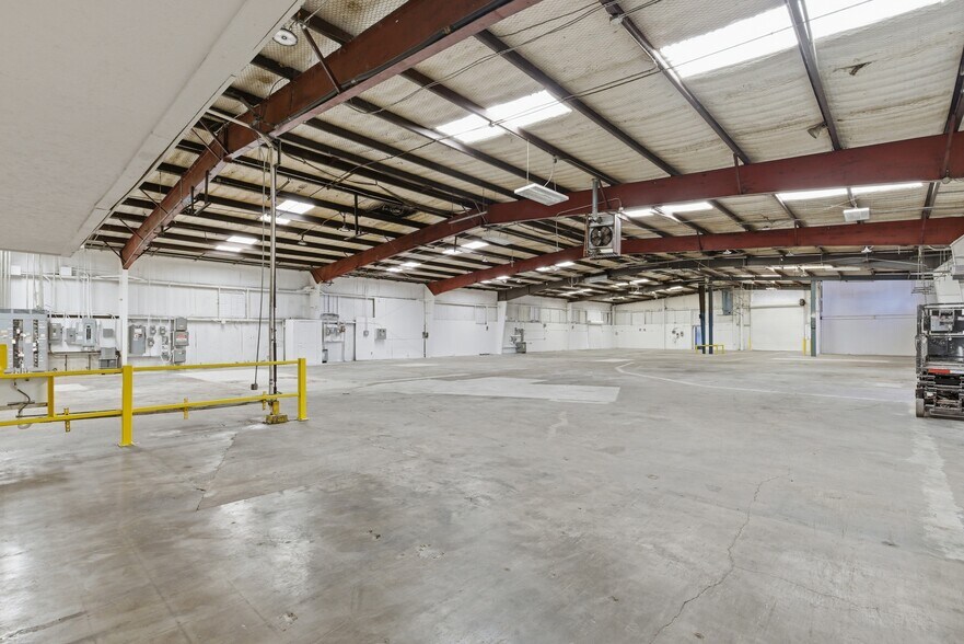 More Photos Of 1119 S Commercial Blvd, Arlington Warehouse For Lease