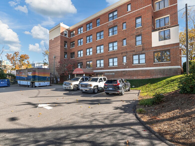 More Photos Of 53 S French Broad Ave, Asheville Medical For Lease