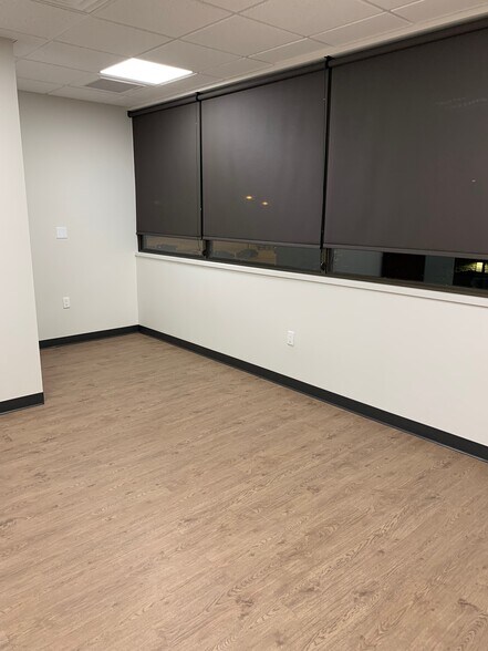 More Photos Of 73 7 St SE, Medicine Hat Office For Lease