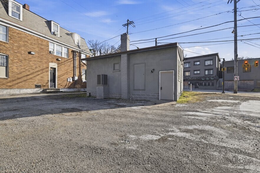 More Photos Of 2404 Saw Mill Run Blvd, Pittsburgh Storefront For Sale