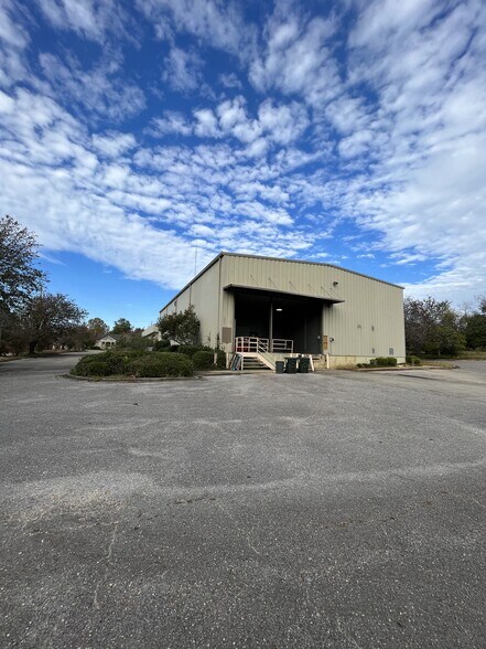 More Photos Of 207 Dunson St, Andalusia Light Distribution For Sale