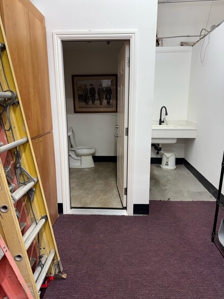 More Photos Of 4865 Pasadena Ave, Sacramento Flex For Lease