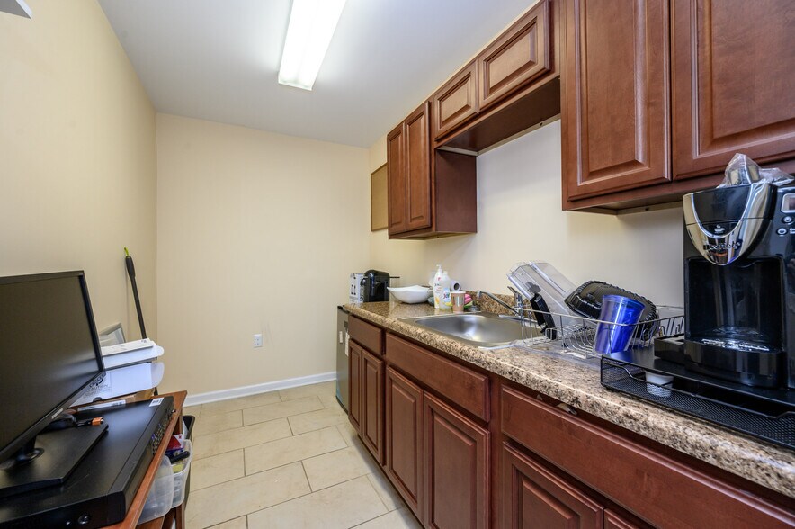 More Photos Of 438 Main St, Spotswood Medical For Sale