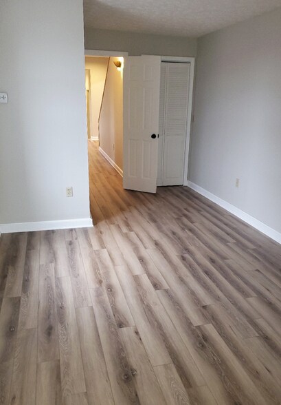 More Photos Of 1584-1586 S High St, Columbus Storefront Retail Residential For Sale