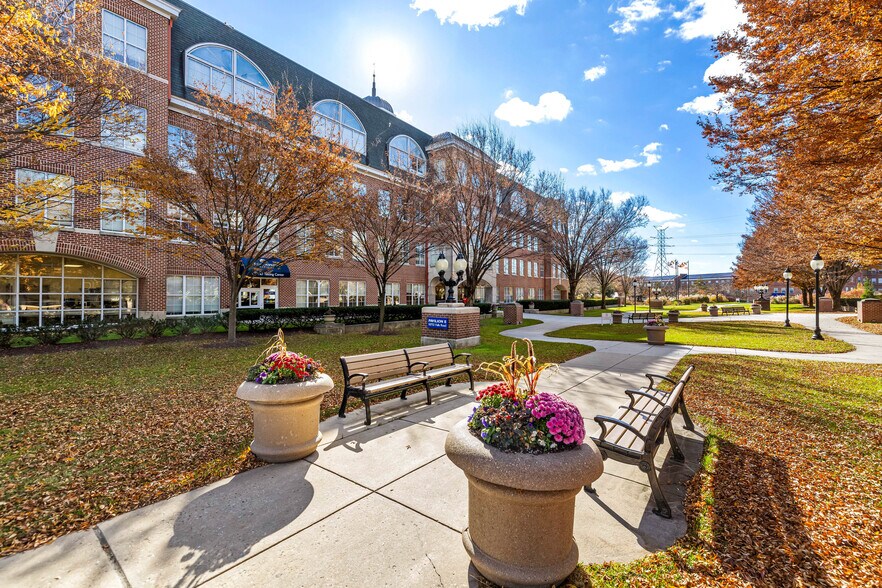 More Photos Of 10753 Falls Rd, Lutherville Office For Sale