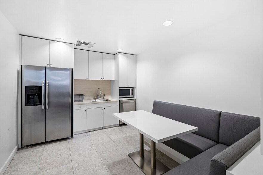 More Photos Of 270 N Canon Dr, Beverly Hills Office For Lease