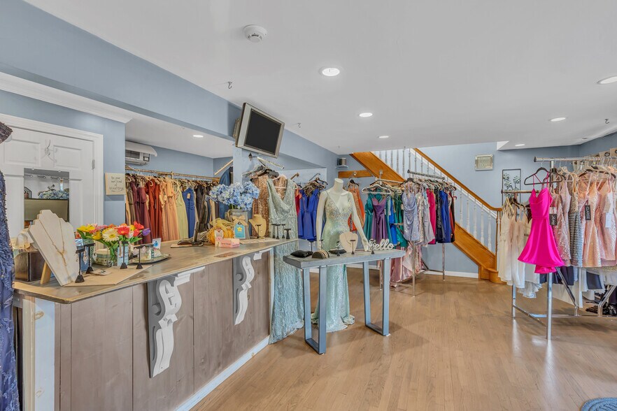 More Photos Of 141 Chambers Bridge Rd, Brick Storefront Retail Office For Sale