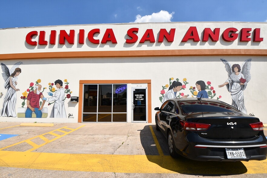 More Photos Of 7118 Harrisburg Blvd, Houston Medical For Sale