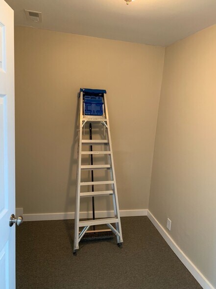 More Photos Of 2001-2011 Commercial Ave, Anacortes Storefront Retail Office For Sale