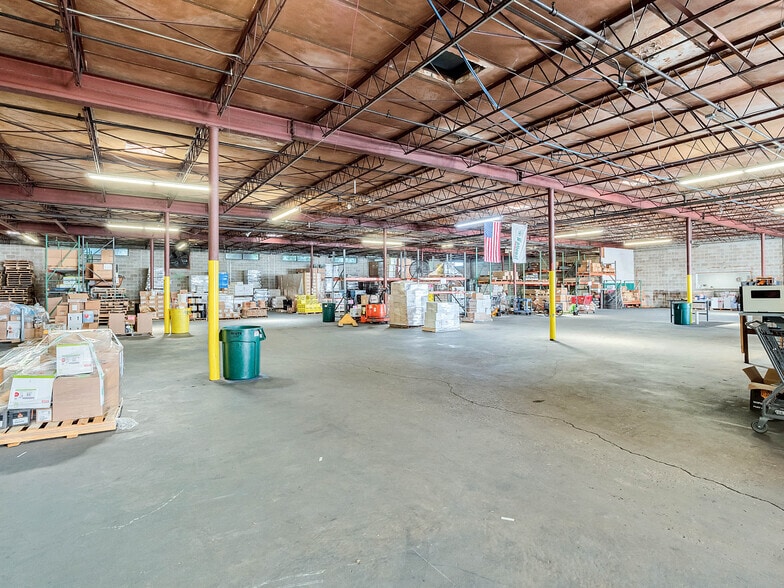 More Photos Of 777 W Central Blvd, Orlando Warehouse For Lease
