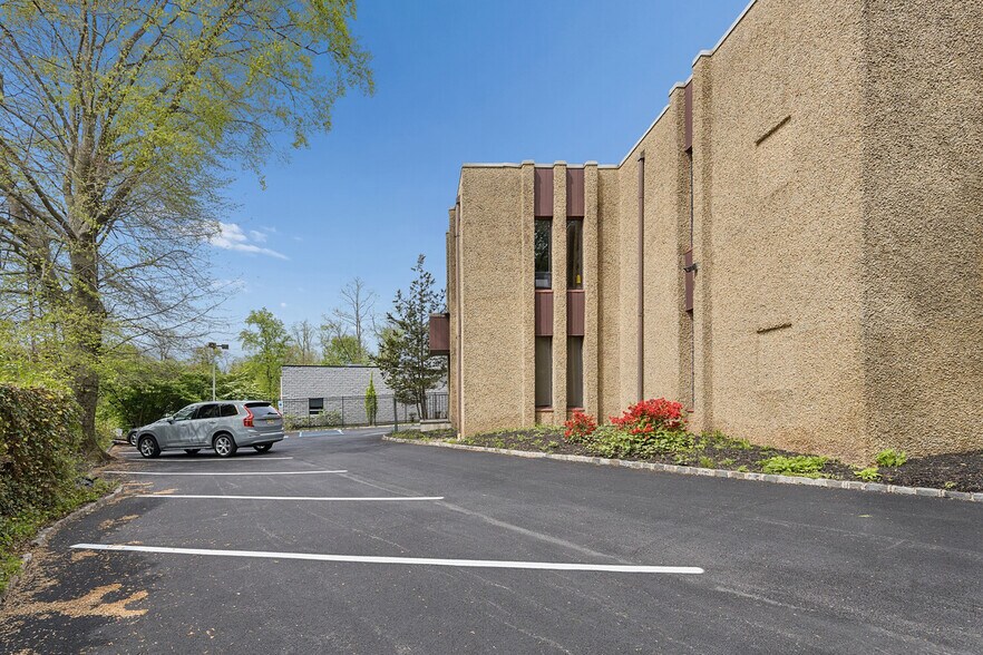 More Photos Of 1299 Rt 22, Mountainside Office For Sale